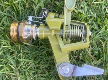 Béc X868 - béc tưới đồng phun mưa gắn ống 27 bán kính 8 đến 12m tưới cỏ, hoa màu, vườn nhỏ